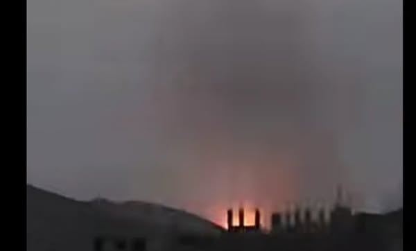 لحج.. انفجارات عنيفة في قاعدة العند العسكرية 