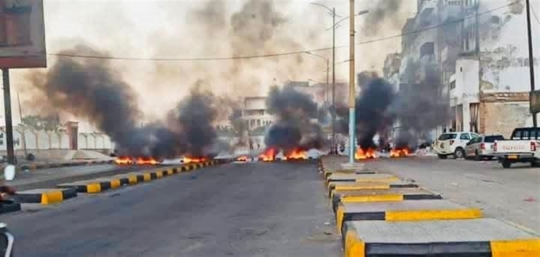 لليوم الثاني.. احتجاجات غاضبة في حضرموت تنديدا بتردي الأوضاع وانقطاع الكهرباء