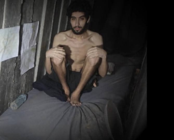 القسام تبث مشاهد لما فعله تجويع الاحتلال لغزة بأحد أسراه