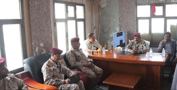 وزير الدفاع يزور منفذ 