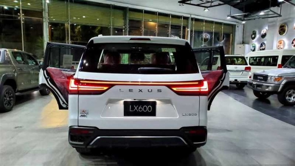 قرار حوثي بحظر استيراد السيارات والمعدات الثقيلة الواردة من أمريكا