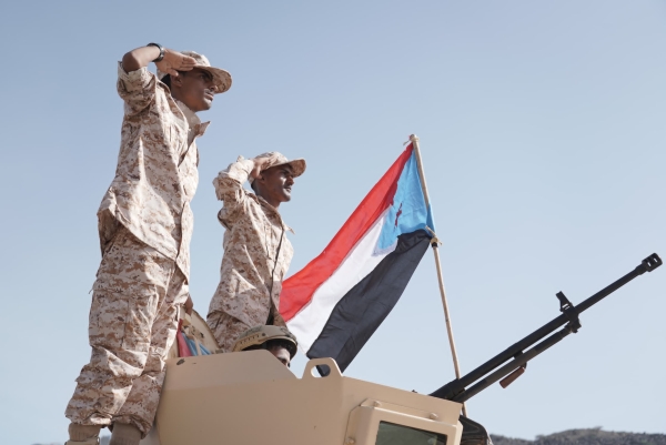 مليشيا الانتقالي تختطف مسؤولا محليا سابقا وكاتبا صحفيا في عدن