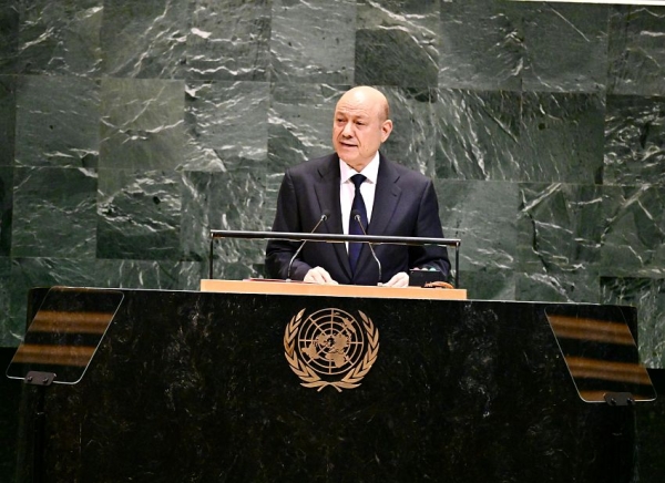 العليمي يدعو لتحالف دولي يحرر اليمن من الحوثيين ويؤكد أن السلام المنشود لا يستجدى بل يفرض بالقوة