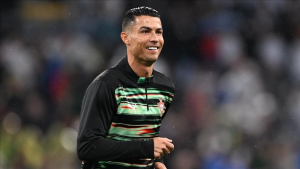 رونالدو يتصدر قائمة فوربس للاعبي كرة القدم الأعلى أجرا