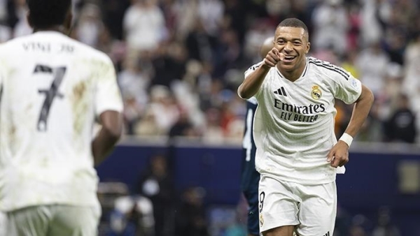 مبابي يتسلم جائزة الحذاء الذهبي لأفضل هداف في أوروبا