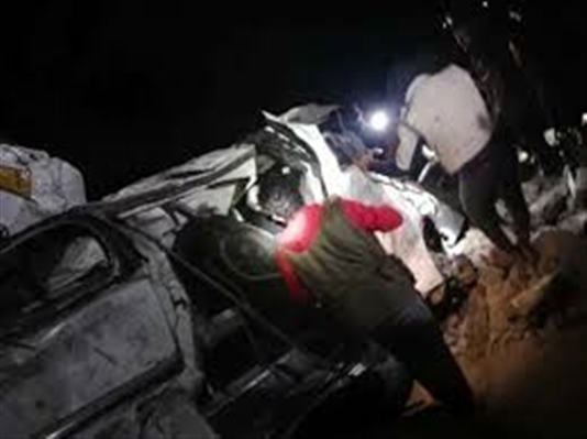 تعز.. وفاة وإصابة 14 شخصا إثر انقلاب حافلة ركاب