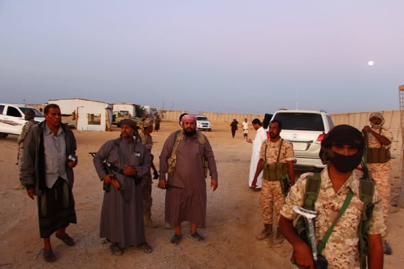 قوات موالية للسعودية تتسلم معسكر نشطون في المهرة بعد إخراج قوات الجيش منه