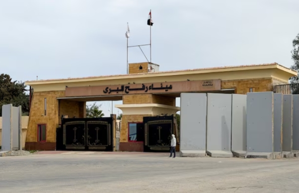 إسرائيل تعيد فتح معبر رفح الحدودي بين غزة ومصر بقيود مشددة