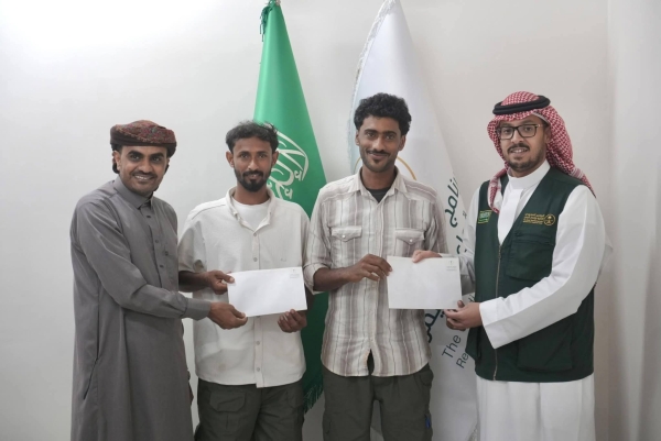 تكريم شباب من سقطرى على مواقفهم البطولية لحماية المرافق الحكومية والعامة