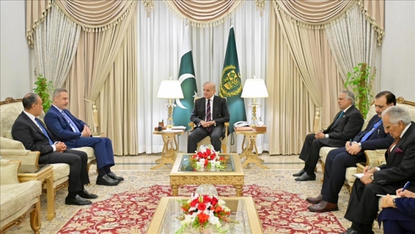 رئيس وزراء باكستان يستقبل وزيري خارجية تركيا ومصر