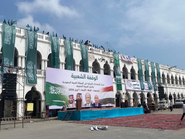 عناصر الانتقالي تهاجم متظاهرين في المكلا وتسيء للسعودية ورئيس مجلس القيادة