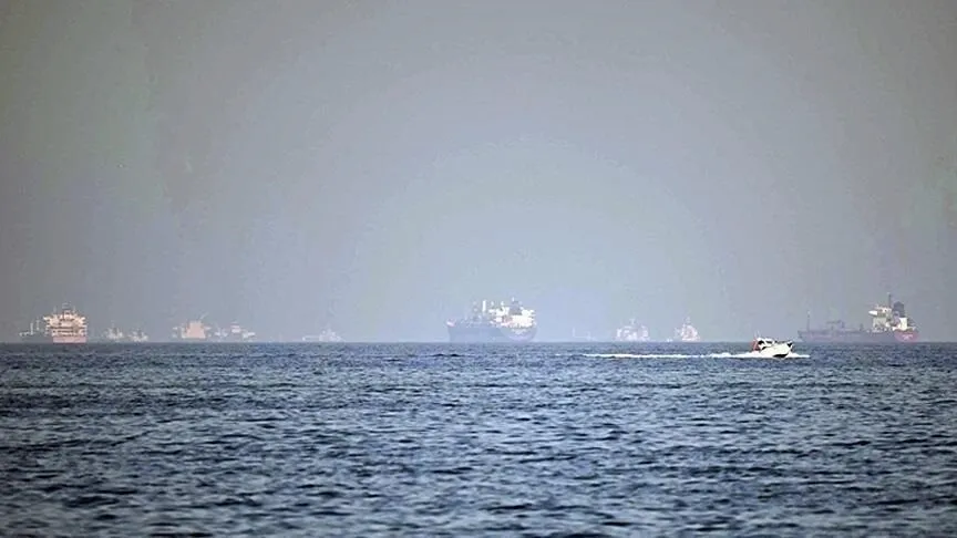 تعليق عبور ناقلات النفط من مضيق هرمز