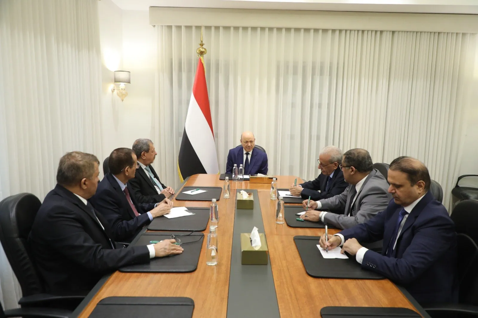 العليمي يعزي أسرة 