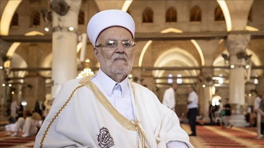 خطيب المسجد الأقصى يرفض تهمة التحريض ويتمسك بالدعاء للشهداء