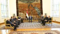 الرئيس المصري يؤكد وقوف بلاده مع الشرعية في اليمن لاستعادة الدولة وإنهاء الانقلاب