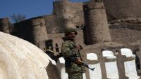 الحوثيون يحولون أشهر المعالم التاريخية بالبيضاء إلى «زنازين»