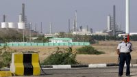 وفد من شركة "مصافي عدن" يجري مباحثات في الكويت للاتفاق على آلية لتكرير النفط