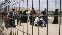 الكويت تقرر ترحيل اللاجئين اليمنيين والسوريين بحجة انتهاك قانون الإقامة