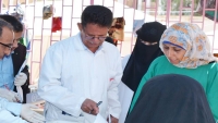 راح ضحية الكوليرا.. طبيب يمني كان يدرك أنه يكافح وباء "كارثيا"