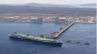 قبائل حضرموت تهدد بإيقاف تصدير النفط من ميناء "الضبة"