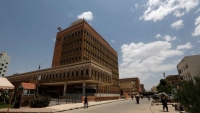 وزير الإعلام يحذر من نهب جماعة الحوثي لمدخرات المواطنين
