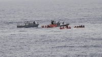 انقاذ 26 مهاجرًا أفريقيا بعد غرق قاربهم قبالة سواحل المخا وفقدان 49 آخرين