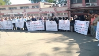 موجة الإضراب تصل جامعة عدن ووقفة احتجاجية لموظفي المالية رفضا للتهميش