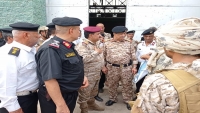 وزير الدفاع يوجه القوات البحرية برفع الجاهزية لمنع تهريب الأسلحة للحوثيين