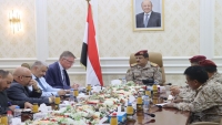 خلال لقائه مستشار غرندبرغ العسكري.. وزير الدفاع يدعو إلى ممارسة ضغوط على الحوثيين لوقف اعتداءاتهم