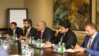 الزبيدي يلتقي ليندركينج في الإمارات لمناقشة جهود إحياء السلام في اليمن