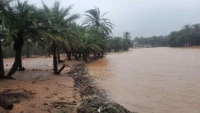 نتيجة إعصار "تيج".. أمطار غزيرة وتدفق للسيول وإنقطاع للطرقات في سقطرى