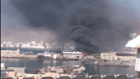 اندلاع حريق في ميناء المكلا مع دوي انفجارات كبيرة