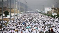 حجاج اليمن يرمون جمرة العقبة الكبرى في مشعر منى ويؤدون طواف الإفاضة