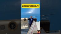فيديو أسلوب وداع ترامب لمحمد بن زايد على سلم الطائرة يثير تفاعلا
