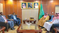 بن ياسر يبحث مع آل جابر المشاريع السعودية بالمهرة وافتتاح مدينة الملك سلمان الطبية