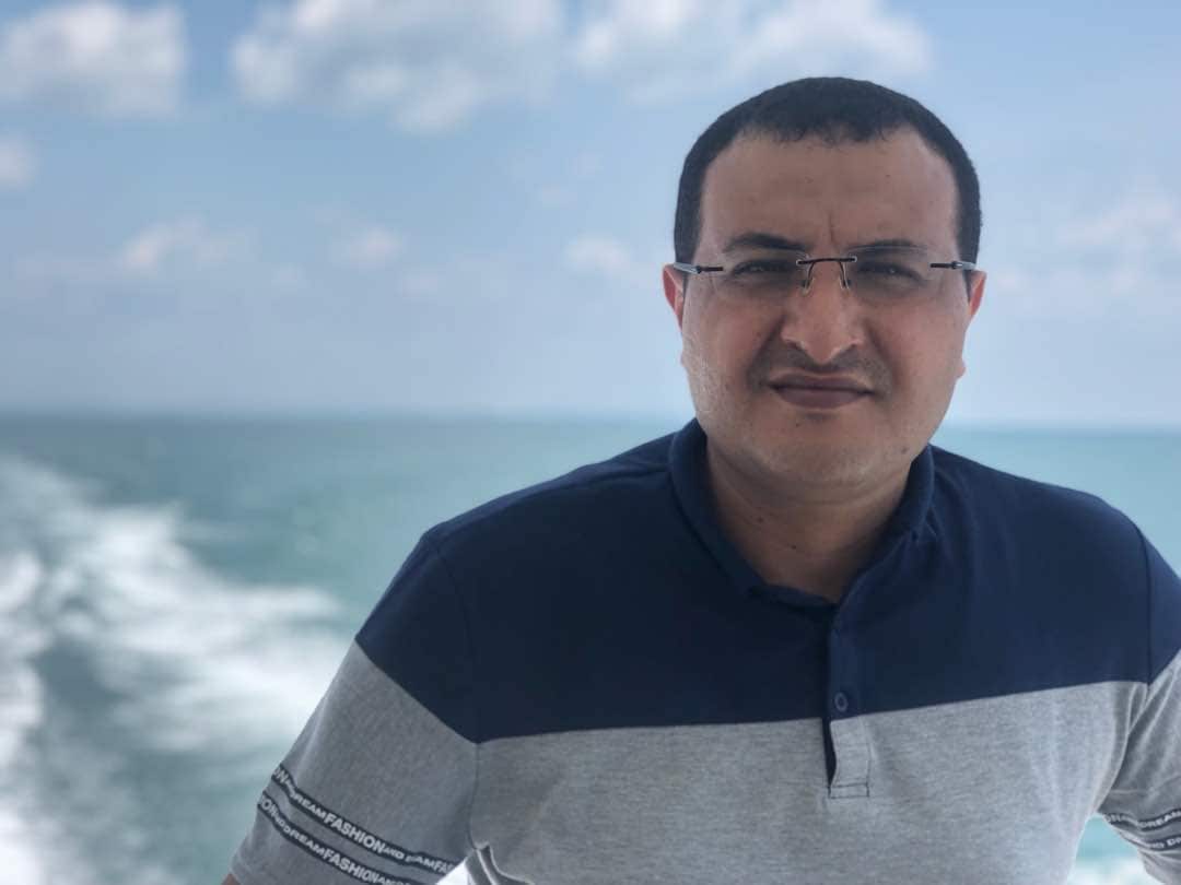 شرفة إلى الضوء